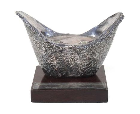 A Yan Pao silver Royal Hong Kong Jockey Club Trophy, 864g, on a wooden stand, inscribed and dated 1990, on a silver plaque20c