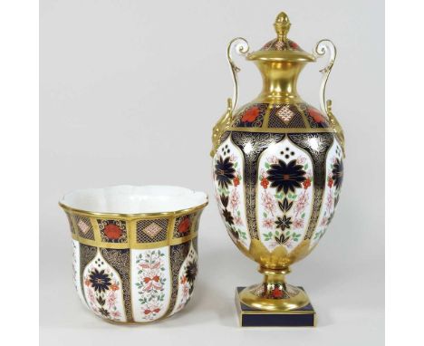 A Royal Crown Derby 'Old Imari' pattern porcelain urn and cover, 35cm high, boxed, together with a Royal Crown Derby Old Imar