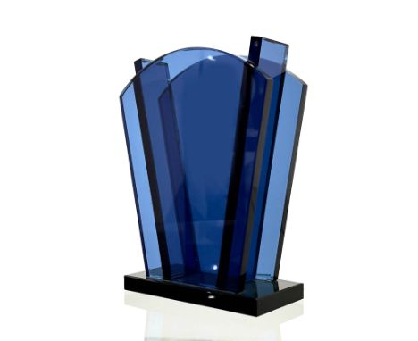 ETTORE SOTTSASS (Austria, 1917 - Italy, 2007) for FONTANA ARTE.Blue glass vase, 1980s.Glass.Measurements: 23 x 18 x 8 cm.The 