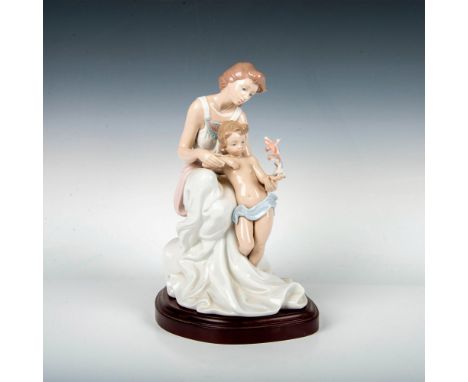Glossy finish; Lladro backstamp. Item comes with dark wood base, certificate of authenticity, and original box measuring 17"L