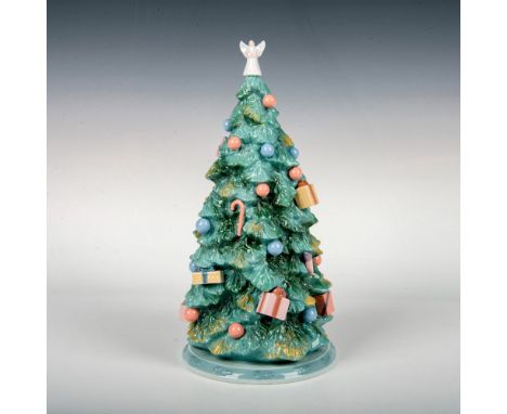 This retired Christmas tree is part of the Night Before Christmas Collection. Glossy finish; Lladro backstamp on bottom. This