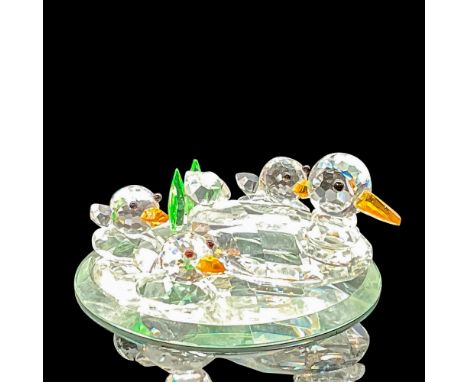 Crystal World Duck Family Figurine is gracefully crafted from raw Austrian full-cut faceted crystal. Made of clear faceted cr