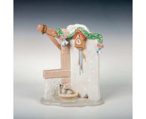 This retired Christmas scene is part of the Santa's Magical Workshop Collection. Glossy finish; Lladro backstamp on bottom. T