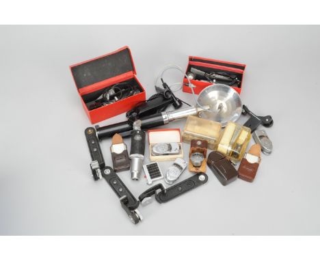 Leitz Flashbulb Equipment and Exposure Meters, including two CEYOO flashguns in boxes, two CTOOM metal brackets, a Leica-Mete