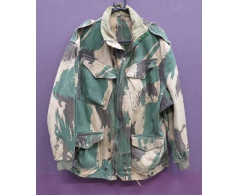 Post WW2 Airborne Forces Dennison Smockgreen, tan and brown camouflaged smock.  Full front zip.  Patch chest and lower bag po