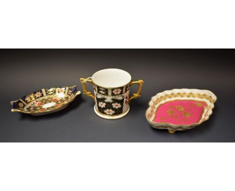 A Royal Crown Derby 2451 Imari solid gold banded loving cup, first quality; similar trinket dish, first quality; an Abbeydale