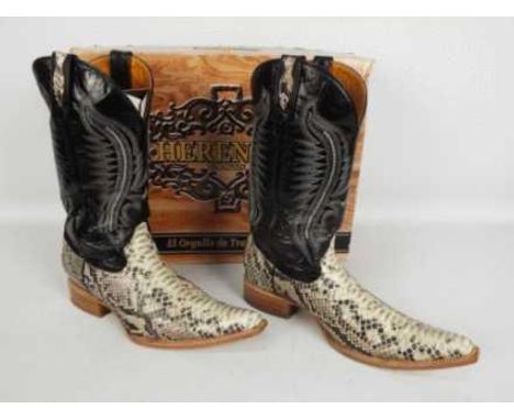 Herencia boots - a pair of leather cowboy boots, python, natural colour, Juarez, UK size 7, US size 9, Mexico size 28, appear
