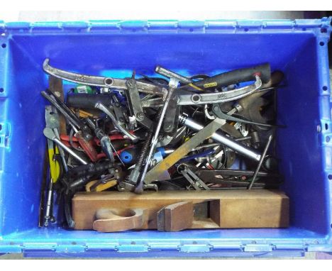 A mixed lot of workshop tools to include bolt pullers, spanners, saws screwdrivers and various other tools. [2]