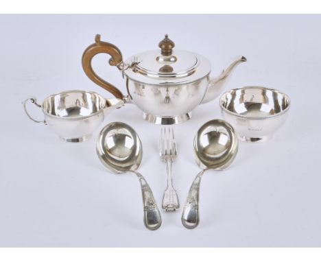George V three piece silver tea service, of circular form with scroll form bands, Birmingham 1923, tea pot 12 cm high, total 