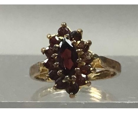 comprising one eternity ring and one cluster ring Qty: 2