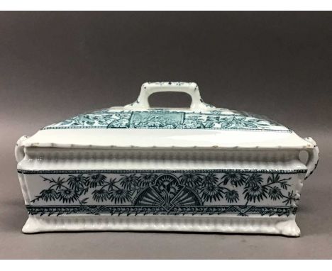 the dinner service including platters, tureens, plates, bowls and a sauce boat, along with a wash basin and ewer