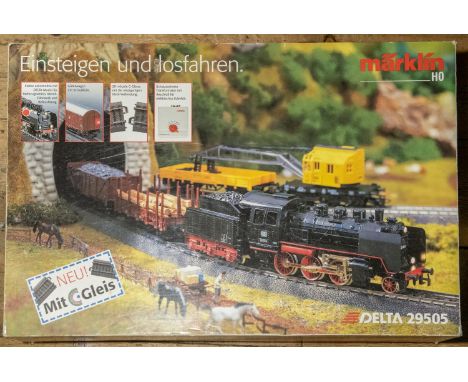 Marklin HO gauge DELTA 29505 Train Set. Comprising a 2-6-0 tender locomotive, in black and red livery, RN 24014. Plus 5 freig