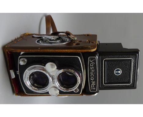 Yashica-Mat MT 4090143 TLR camera, with twin Yashicon lenses, Copal-MXV, in orignal leather case   Condition Report  Vendor r