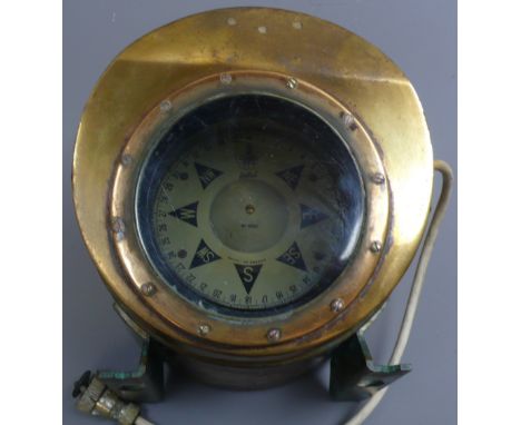 Sestrel ships gimbal Compass No.6201, in binnacle case with light, H17cm   Condition Report   Click here for further images, 