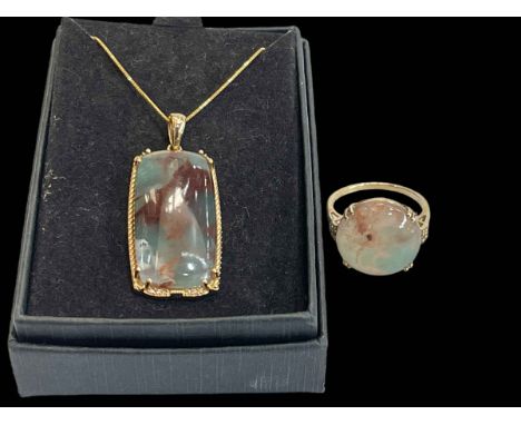 9 carat gold agate and diamond ring, size S, together with agate pendant/necklace (2).