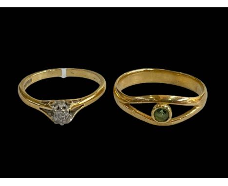 18 carat single stone diamond ring, and gold green stone ring (2).