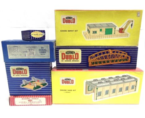 [OO GAUGE]. ASSORTED LINESIDE ACCESSORIES  comprising a Hornby Dublo No.5020, Goods Depot, boxed; Hornby Dublo No.5005, Engin