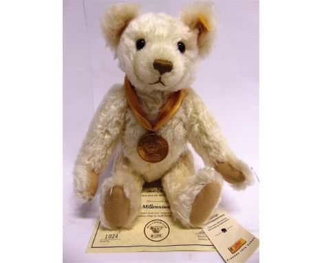 A STEIFF COLLECTOR'S TEDDY BEAR 'THE MILLENNIUM BEAR'  (EAN 654701), cream, limited edition No.1024, exclusive to Danbury Min