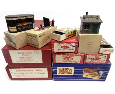 [OO GAUGE]. ASSORTED LINESIDE ACCESSORIES  comprising a Hornby Dublo No.5020, Goods Depot, boxed; Hornby Dublo No.5005, Engin