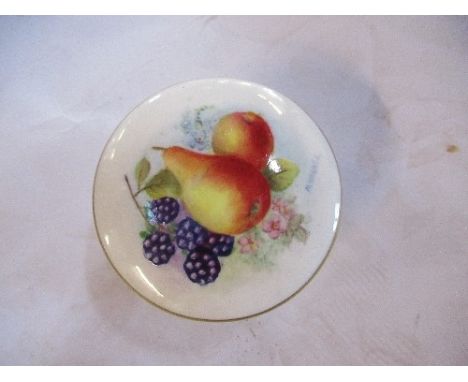 A Royal Worcester trinket box and cover, painted with fruit by Hawkes, good condition