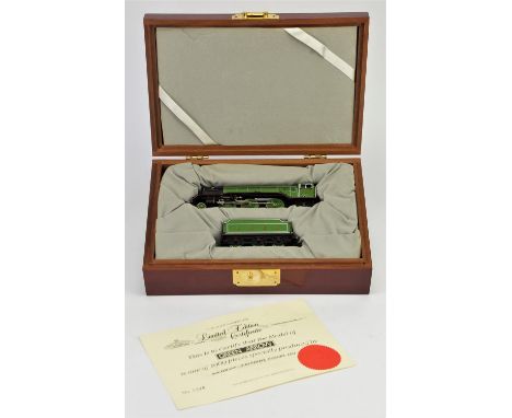 Bachmann Industries limited edition locomotive and tender, Green Arrow, with certificate in presentation box, 00 gauge, secon