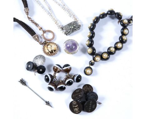 Small group of jewellery  to include hunting Quorn buttons, necklaces and a Blue John button