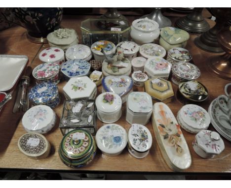 A selection of vintage ceramic trinket boxes