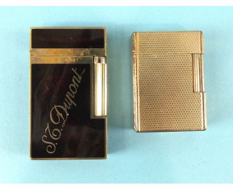 An ST Dupont gilt metal and lacque-de-chine lighter, inlaid 'ST Dupont' to one side and 'D' to the other, numbered 4FK12J8, c