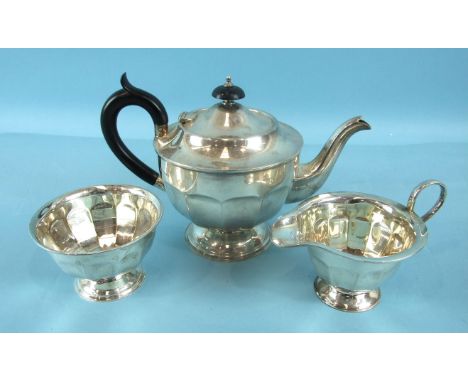 A plain three-piece dodecagon-shaped tea service, Sheffield 1934, ___22oz.