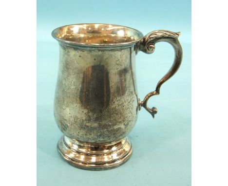 A modern small baluster tankard with acanthus scroll handle, 11cm high, Sheffield 1969, ___7oz.