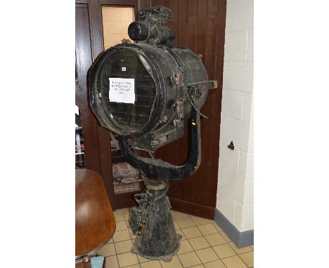 A T. FRANCIS & SONS (SEARCH LIGHT MANUFACTURERS, BOLTON) 20'' SIGNALLING PROJECTOR, Serial No.56/6, pattern No.170A, Year No.