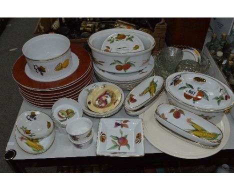 VARIOUS CERAMICS AND GLASS to include quantity Royal Worcester 'Evesham' (25) and eight 'Colours' plates, Aynsley 'Orchard Go