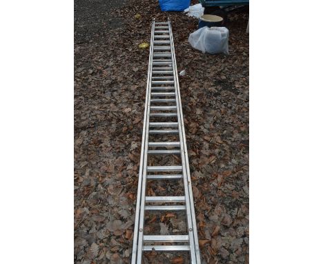 A 4.5 METRE ALUMINIUM EXTENSION LADDER
