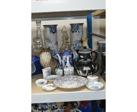 A GROUP OF CERAMICS AND GLASS, to include Dudson black jasperware, Beswick Persian Cat No. 1867, a pair large H.M.& Co. Blue 