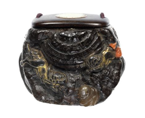 A reishi fungus tonkotsu (tobacco box)By Jikan Ganbun, 19th centuryThe irregular form body variously inlaid with numerous met