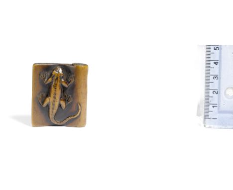 A boxwood netsuke of a geckoEarly 19th centuryResting on a roof tile, its legs tensed as it prepares to spring, the well-tone