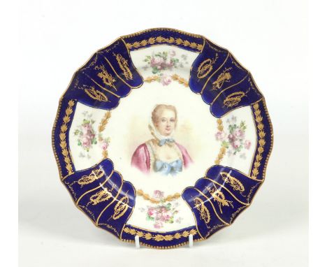 An early 19th century Sevres cabinet plate with scalloped rim. Having gros bleu ground, ozier moulded border heightened with 