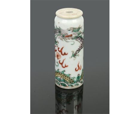 A Chinese famille vert cylindrical snuff box. Painted with a pair of dragons chasing a flaming pearl over a ground of wave sc