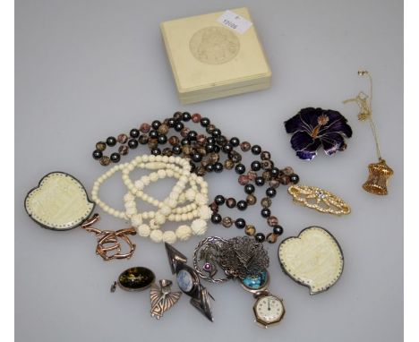 A quantity of costume and other jewellery including a pair of 19th century carved ivory Chinese export brooches, a silver pla