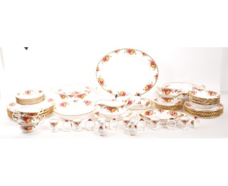 Royal Albert - Old Country Roses - A vintage 20th century porcelain dinner service / set. Including oval meat platter, vegeta