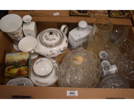 A small collection of Wedgwood Kutani Crane' including vase, two trinket dishes, teapot and duo, two similar Wedgwood 'Clemen