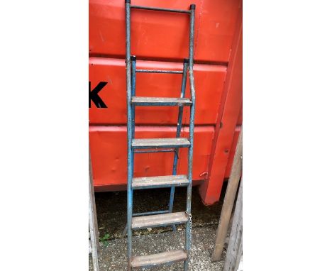 Metal Ladder / Steps