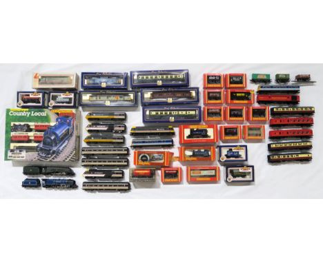 A large quantity of mainly boxed 00-gauge model railway locomotives and stock, with manufacturers to include Hornby, Bachmann