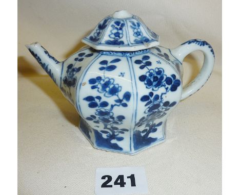 Chinese blue and white porcelain Kangxi teapot (A/F)