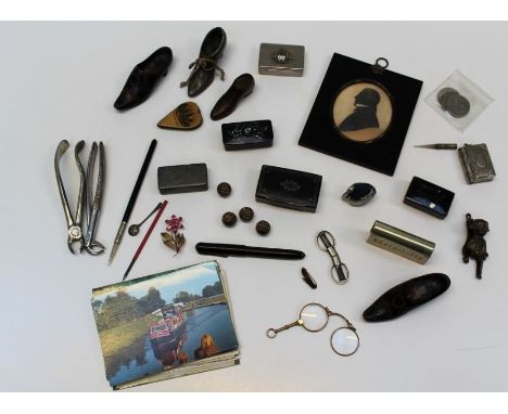 A mixed collectors lot, to include a profile silhouette portrait miniature, snuff boxes, treen shoes, small quantity of topog