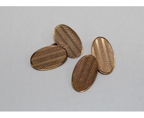 A pair of engine turned 9ct cufflinks 8.7gm approximately&nbsp;