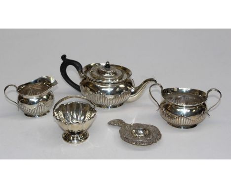 John Henry Rawlings, an Edwardian silver three piece bachelors tea service of demi-reeded form, London 1900/1901 together wit