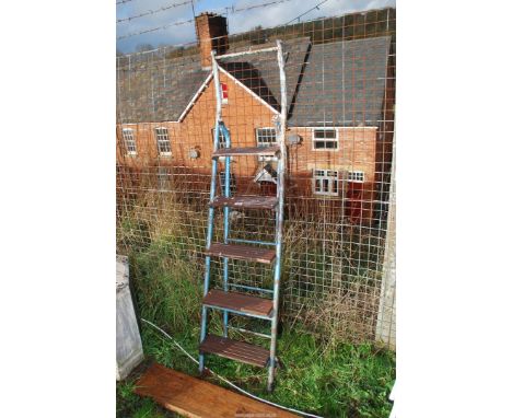 A 5 rung step ladder.