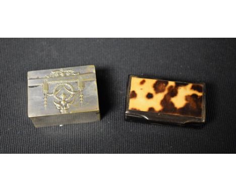 A Georgian horn and tortoiseshell snuff box; double stamp box