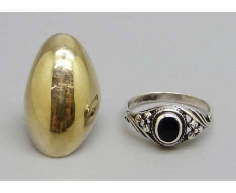 An onyx set ring and a contemporary silver gilt ring, Q and H 